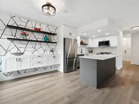 Walkable, newly renovated 2 bedroom in Beltline with two parking spots | 305 - 1208 14 Ave SW, Calgary