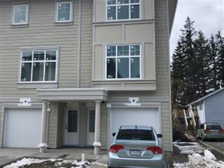 Modern 3Bedroom Townhouse ( End Unit) Avail Oct 1st or 15th