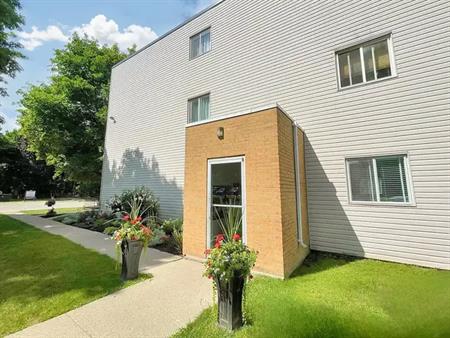 Tillson Apts 1 | 66 Devonshire Avenue, Tillsonburg