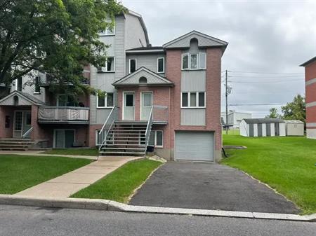 91, av. Jolliet | 91 avenue Jolliet, Candiac