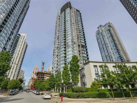 SHORT TERM Furnished 1 Bed + Solarium in Downtown Vancouver