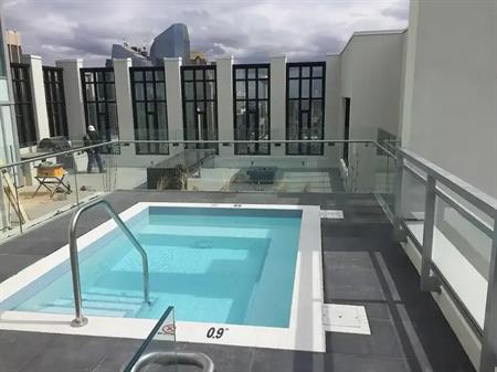 Amazing views Stylish 2 bd+ Den, 2bth Sauna, Steam Room, Gym and Hot Tub. | 2504 - 901 10 Avenue SW, Calgary