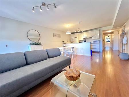 |SYCAMOREPM.ca| Spacious & Bright 2 bed 1 bath suite in West Vancouver