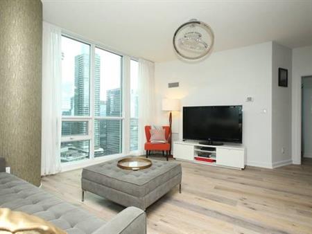 Beautiful 2 Bed, 2 Bath with Balcony and Gorgeous Upscale Decor