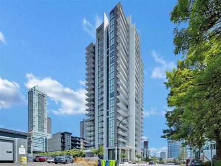 Large and Bright 2 Bedroom with A/C at Brentwood Skytrain