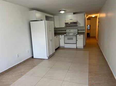 2BR/1BA nice and bright unit for rent