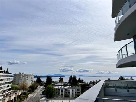 White Rock 2bed 2bath + Den