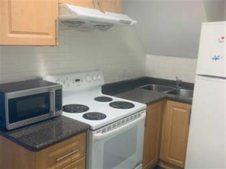 629-base 3 Beds Unit for rent