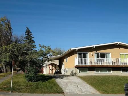 2 Bed / 1 Bath Main Floor Suite in Huntington Hills NW | 7301 5 Street Northwest, Calgary