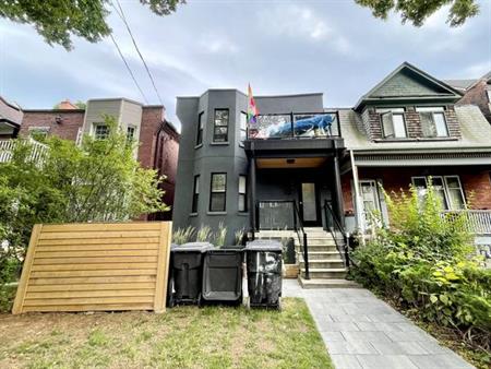 $1695 - STUDIO FOR RENT - PARKDALE