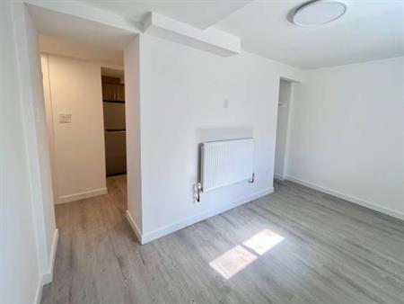 $1695 - BASEMENT STUDIO FOR RENT - PARKDALE