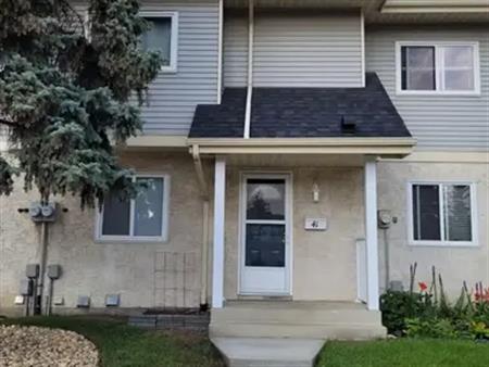 3 Bedroom/1.5 Bathroom Townhouse Condo in West Edmonton Near West Edmonton Mall | 41 - 9619 180 Street Northwest, Edmonton