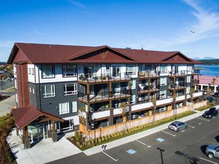 Downtown Campbell River, ocean side, 1 bdm TOP floor, Oct 1st, $1635