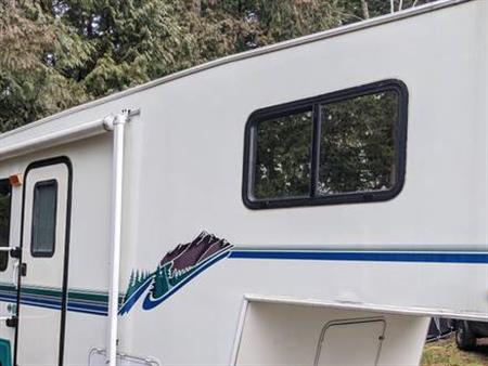 RV Fifth Wheel