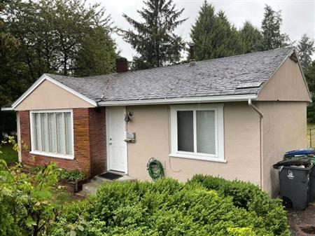 3 beds 1 bath house for rent in 152 St. Surrey