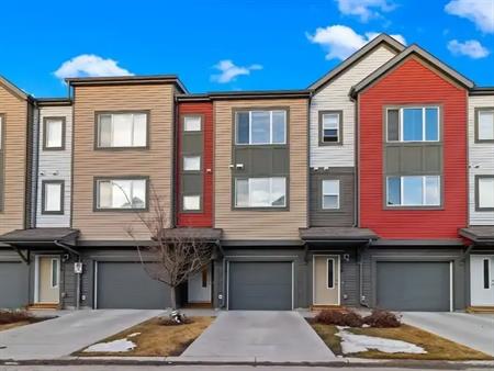 Townhouse in Copperfield southeast Calgary | 656 Copperpond Boulevard Southeast, Calgary