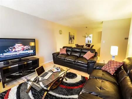 Short term - 2 BD furnished apartment in Killarney- WIFI-LRT-UTILITIES-PARKING | 2909 17 Ave SW, Calgary