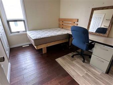 Good price Well Furnished one bedroom close to Uvic and Camson