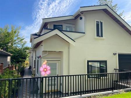 3bedroom with 2 bathroom lane way house for rent