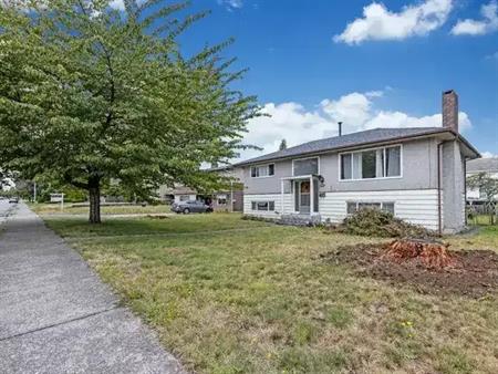 Beautiful Spacious 4 Bedroom House In Burnaby! | 6921 Napier Street, Burnaby