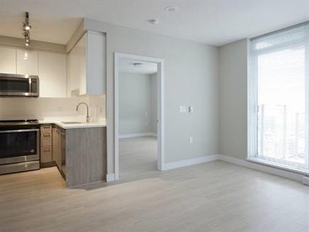 Attractive One Bedroom W/EV Chargers, En-suite Laundry, and More!