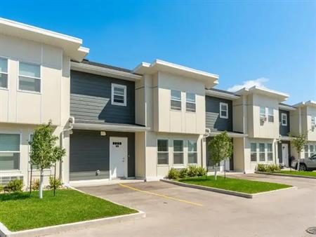 Selkirk Meadows Townhomes | 1027 B Manitoba Ave, Selkirk