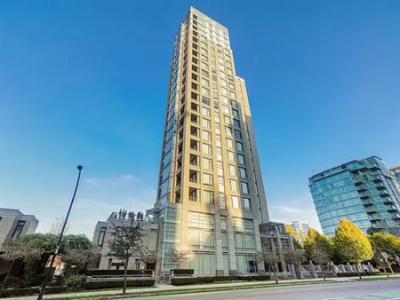 located steps to Stanley Park, the Sea Wall and the marina | 1925 Alberni Street, Vancouver