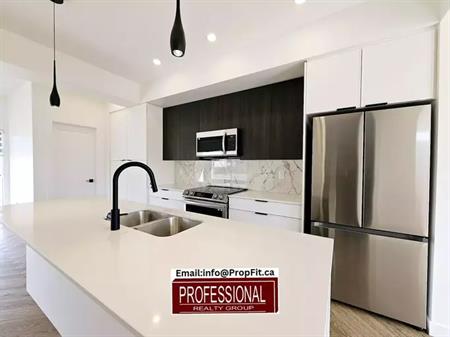 MODERN, STYLISH with GIGANTIC PANTRY | 15507 98 Avenue Northwest, Edmonton