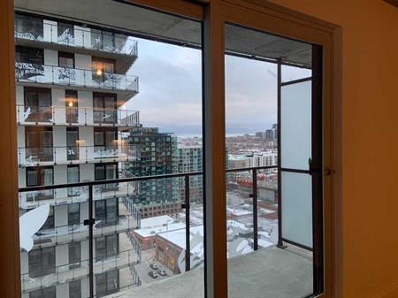 18th Floor Luxury 3 1/2 Condo in the heart of Griffintown