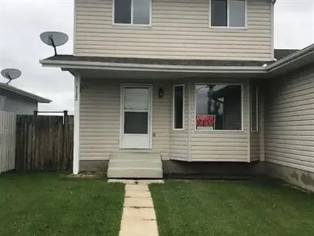 Calmar Duplex | 5122 52 Avenue, Calmar