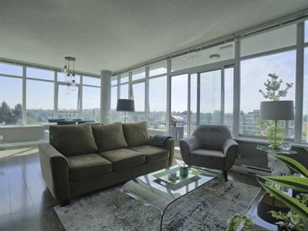 Modern Elegance in South Main: Exquisite 2-Bed Corner Unit at Uptown