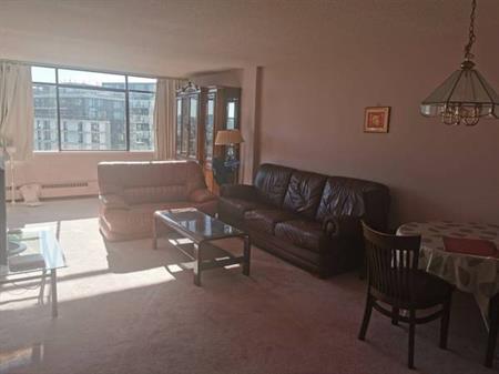 One-Bedroom Apartment on the 12th Floor in Richmond City Centre