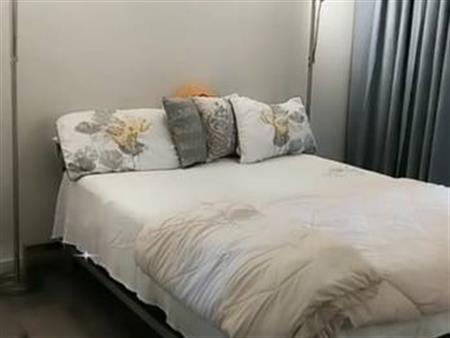 One Bedroom Excelente for students is by the skytrain and the Mall