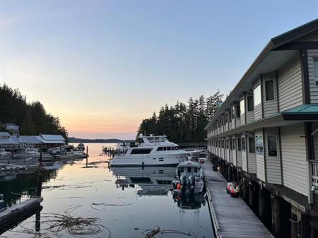 Cozy Waterfront Studio in Telegraph Cove - Perfect for Tradespeople