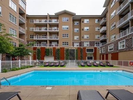 Enjoy the views! 5th floor 2 Bedroom unit with glass shower