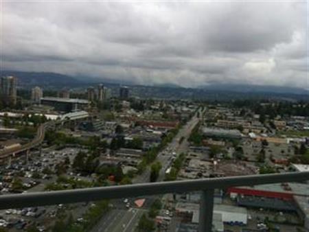 Beautiful 1br highrise apartment close to skytrain mall sfu