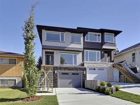 Cozy 3 bedroom house close to downtown ready for move in. | 2556 9 Avenue Southeast, Calgary