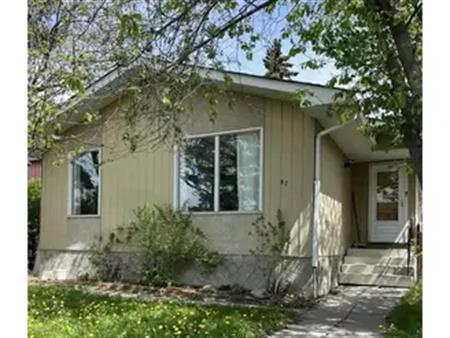 Main Floor Three bedrooms close to Deerfoot and downtown | Calgary