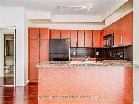 Kariya And Elm Beautiful 2Bdrm +Den As 3rd Bdrm Corner Unit Open Conc