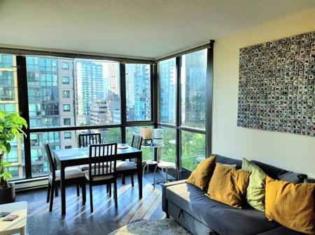 Bright, centrally-located 1 Bedroom+Solarium+Den