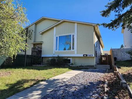 Bright and Cozy Duplex | 163 Sandarac Way Northwest, Calgary