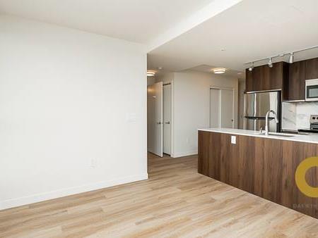 Spacious 2 Bed 2 Bath on Cambie St Near Oakridge!!!