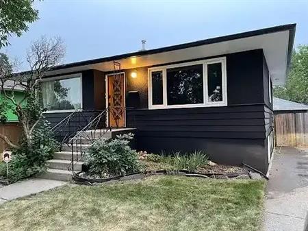 Bright Inner City Home with Huge Yard. Close to Many Amenities. | Calgary