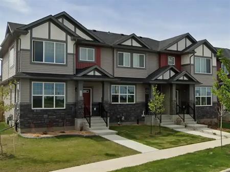 3 Bedroom & 1 Bedroom Townhouse Units in The Lakes - SF136 | 9811 107 Ave, Morinville