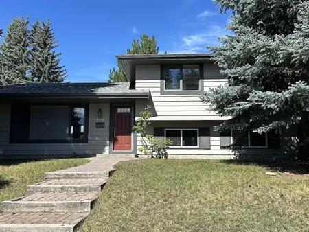 Beautifully renovated split level in desirable Palliser | 2212 Paliswood Place Southwest, Calgary