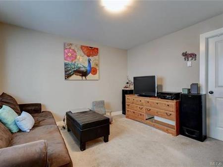 1 Bed/1 Bath suite in (Westhills)