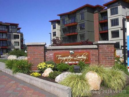 1 Bed plus Den / 2 Bath Top Floor Condo