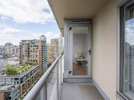 Yaletown 1 bedroom + den+ balcony (vancouver)