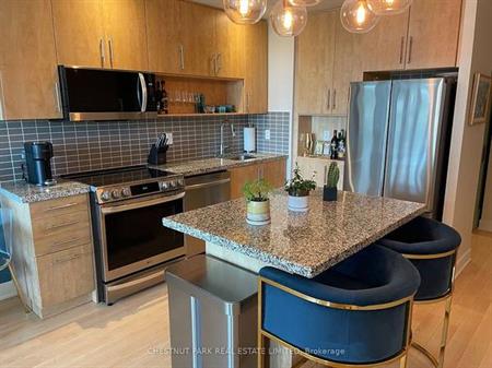 Jarvis/Homewood Sunny 1Bdrm +Den Open Concept Lrg Balcony 1Parking