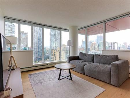 Unfurnished 2 Bedroom + 2 Washroom + Den in Downtown Vancouver